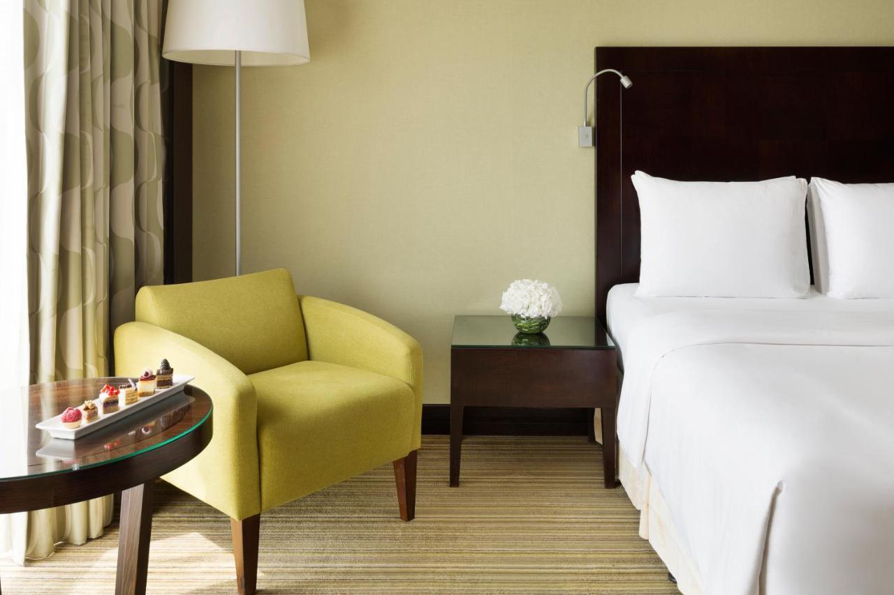 Hotel Crowne Plaza Jeddah By Ihg Exteriér fotografie A room at the hotel