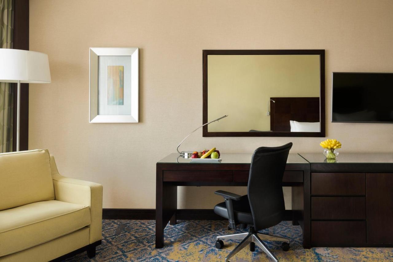 Hotel Crowne Plaza Jeddah By Ihg Exteriér fotografie A room at the hotel
