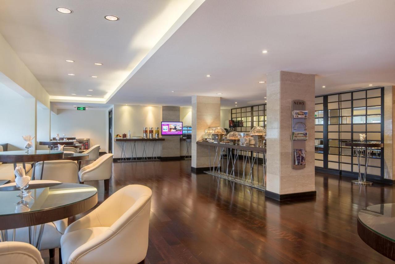 Hotel Crowne Plaza Jeddah By Ihg Exteriér fotografie The lounge at Paris-Orly Airport