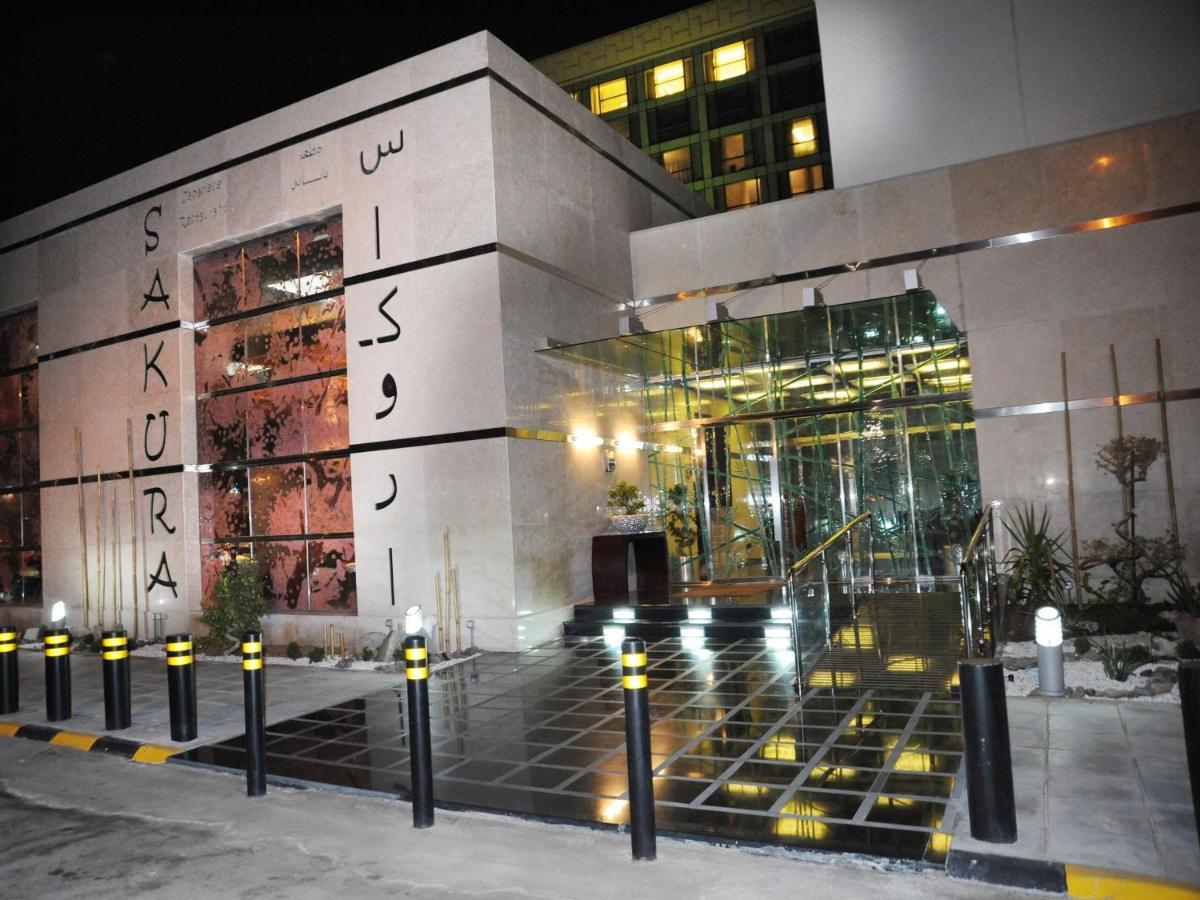 Hotel Crowne Plaza Jeddah By Ihg Exteriér fotografie The entrance of the hotel