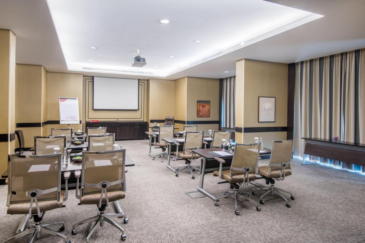 Hotel Crowne Plaza Jeddah By Ihg Exteriér fotografie Meeting room