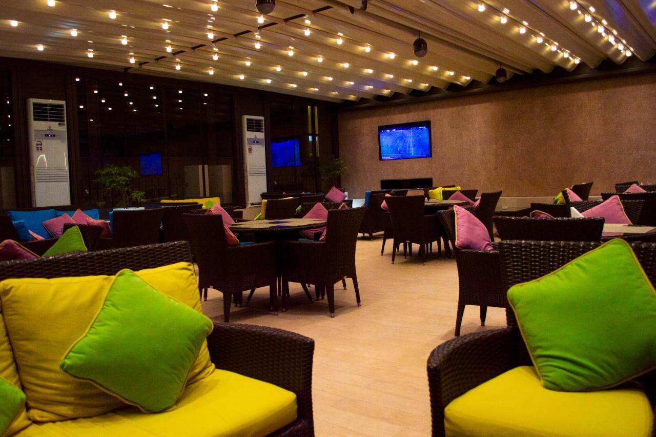 Hotel Crowne Plaza Jeddah By Ihg Exteriér fotografie The interior of the lounge