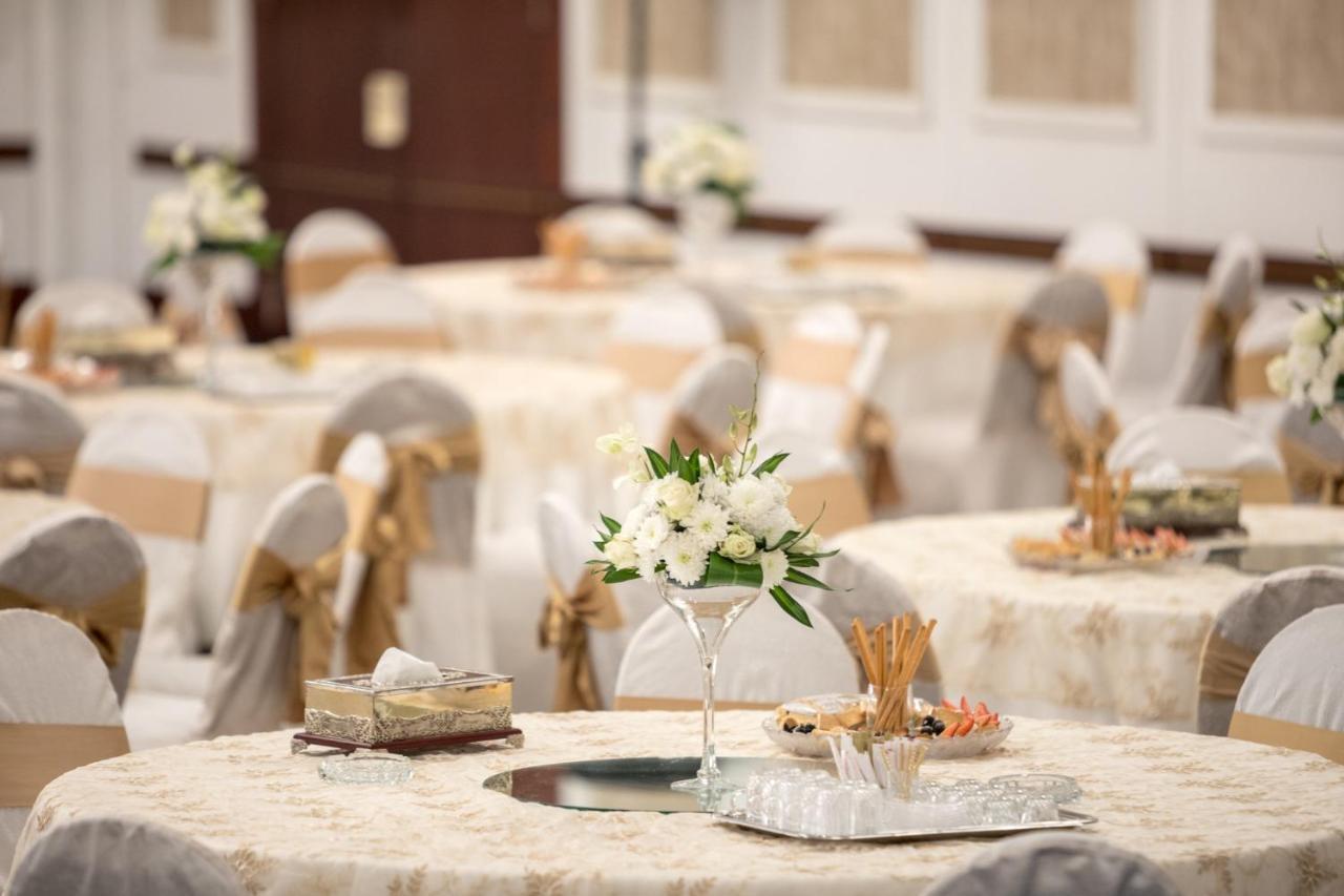 Hotel Crowne Plaza Jeddah By Ihg Exteriér fotografie A wedding reception