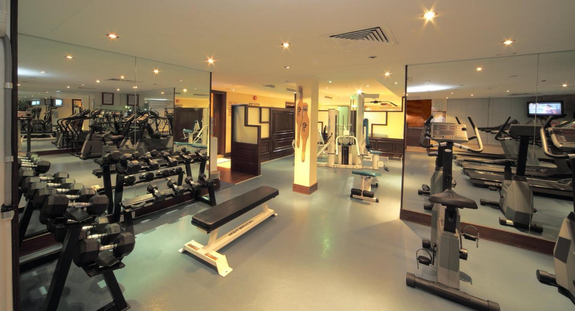 Hotel Crowne Plaza Jeddah By Ihg Exteriér fotografie The gym at the hotel