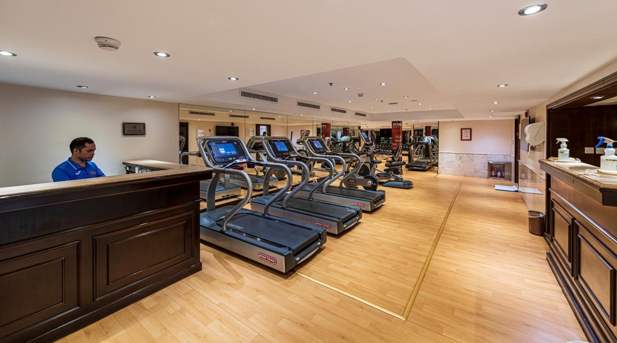 Hotel Crowne Plaza Jeddah By Ihg Exteriér fotografie The gym at the Taj Bengal