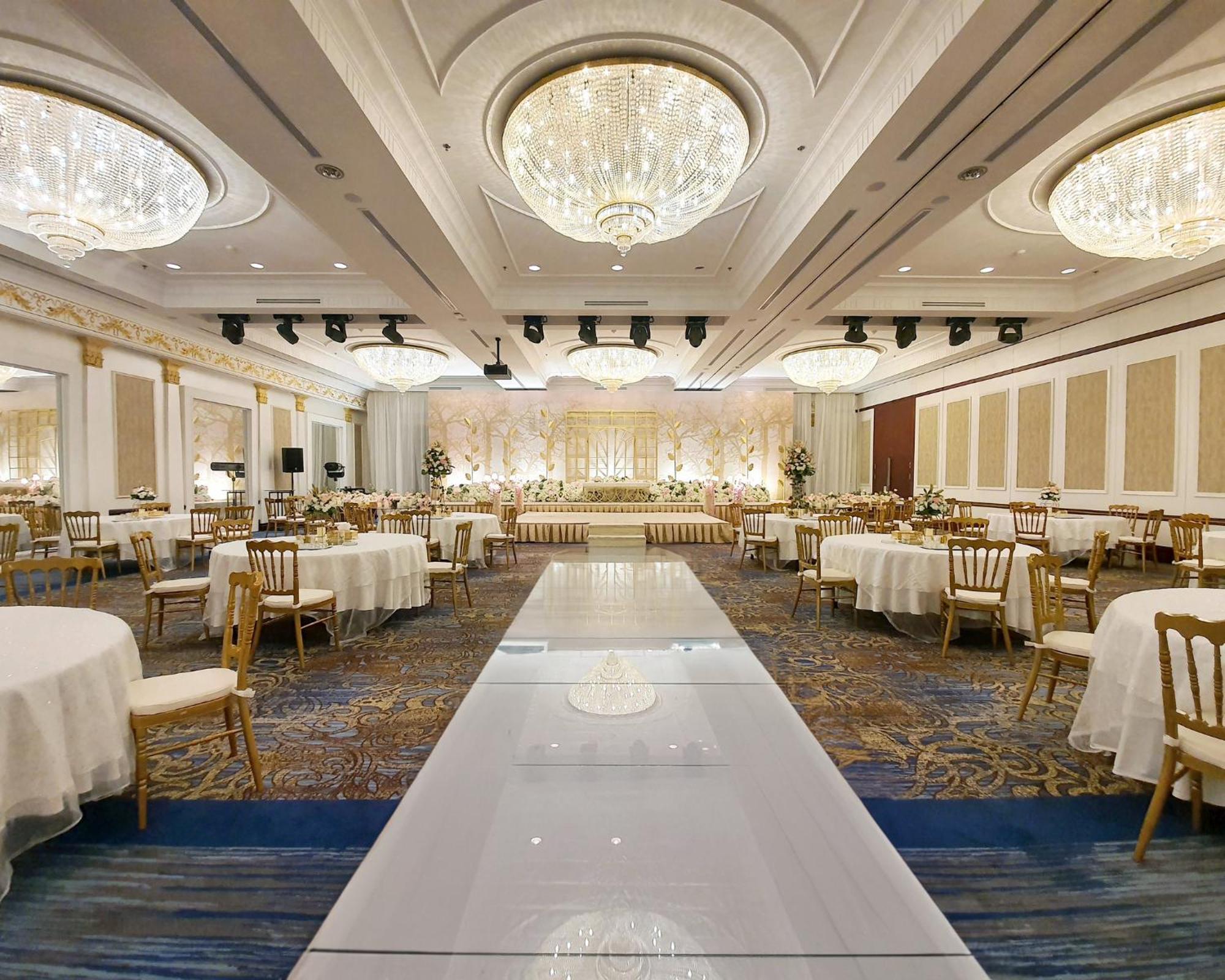 Hotel Crowne Plaza Jeddah By Ihg Exteriér fotografie The ballroom of the hotel