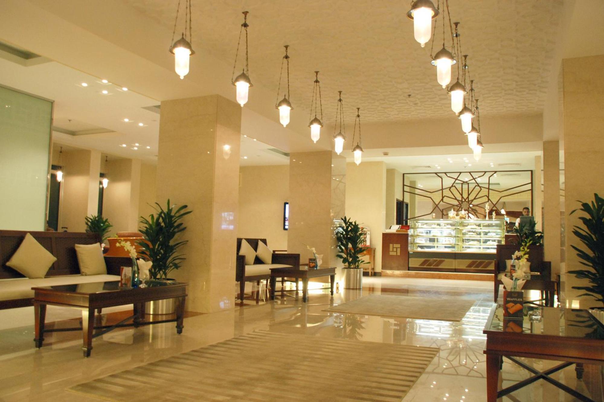 Hotel Crowne Plaza Jeddah By Ihg Exteriér fotografie Lobby